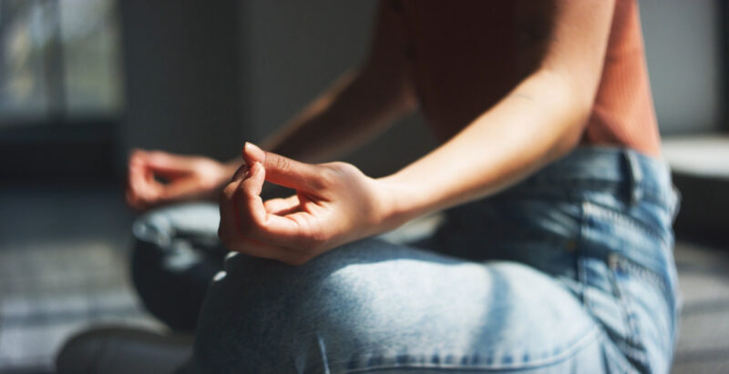 Počni dan pozitivno, meditacijom, dubokim disanjem ili zahvalnošću, kako bi stvorio miran mentalni sklop.