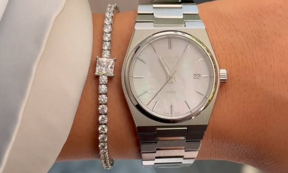 Uskladi sat sa diskretnim narukvicama koje prate njegov stil